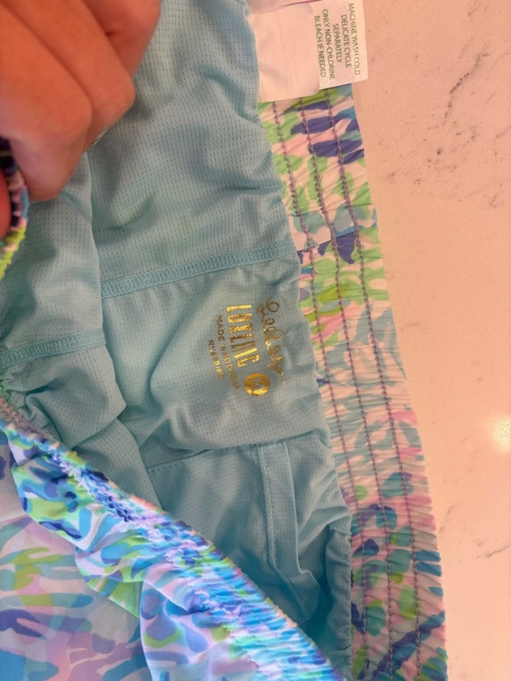 Women’s Lilly shorts size medium pull
On never worn - Picture 2 of 4